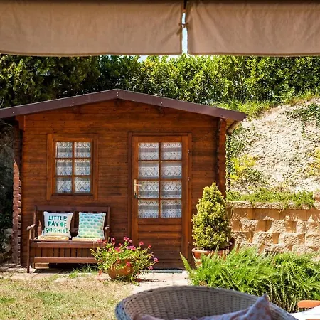 Independent House With Pool Casa vacanze